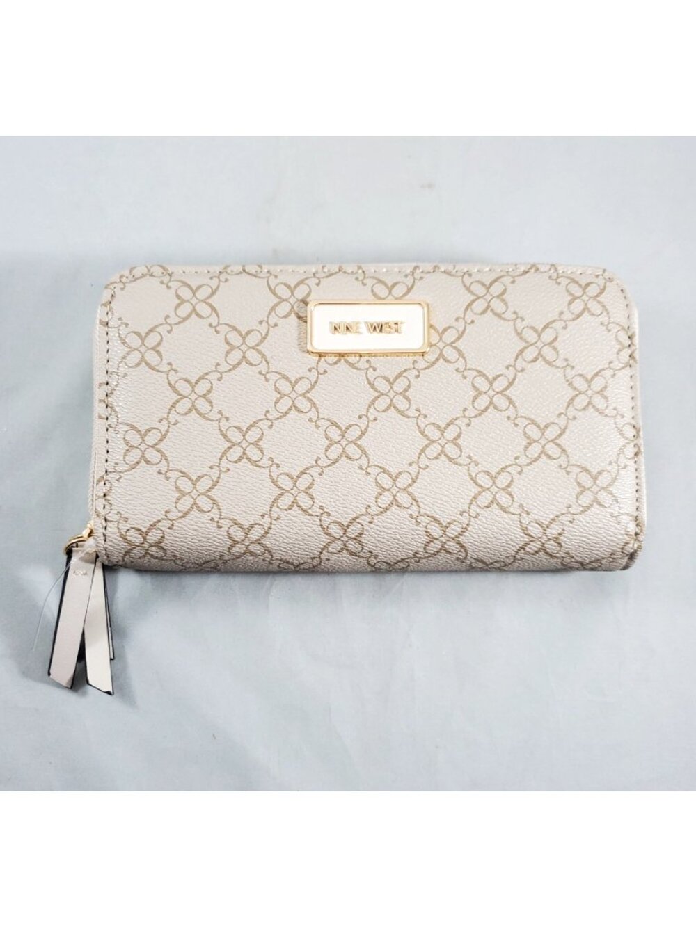 Nine West Norah Large Double Zip Around Wallet Clutch Beige Geometric Pattern